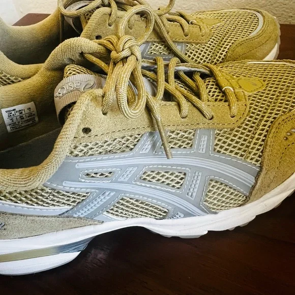 ASICS Women's GEL-1090v2 Khaki Beige /Oyster Gray Sneakers - Picture 6 of 10